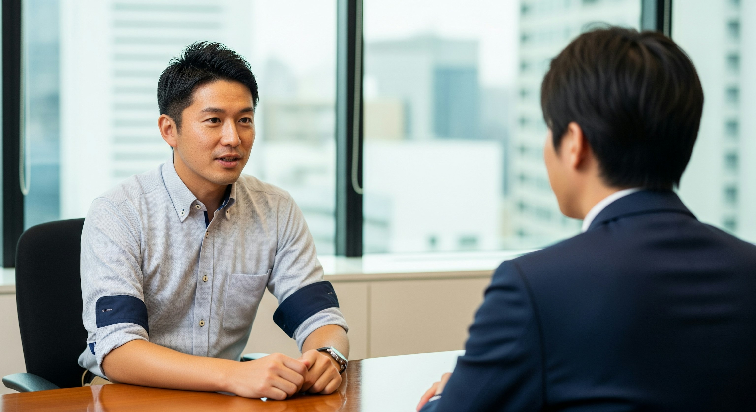 【トラックドライバーの転職】夏の面接、汗だくスーツはもう古い？好印象を与える服装＆身だしなみ術