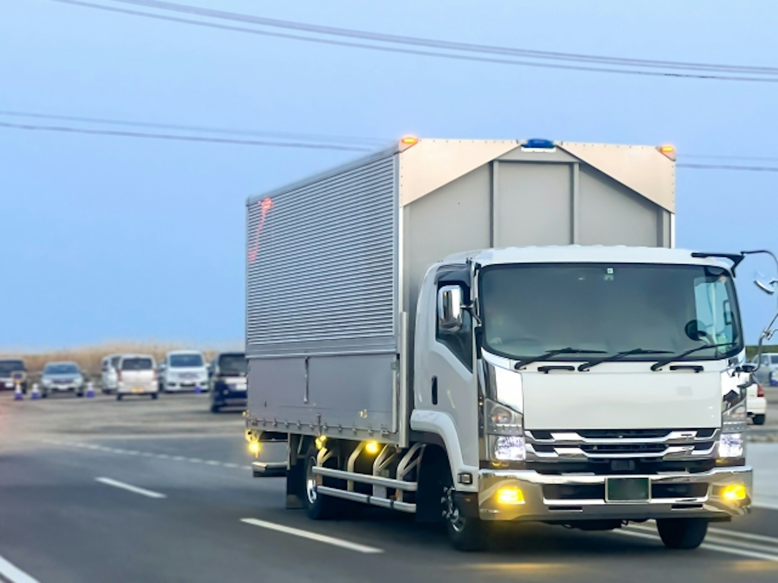 物流の2024年問題とは？運送事業者・荷主への影響や対策、その後の動向まで解説