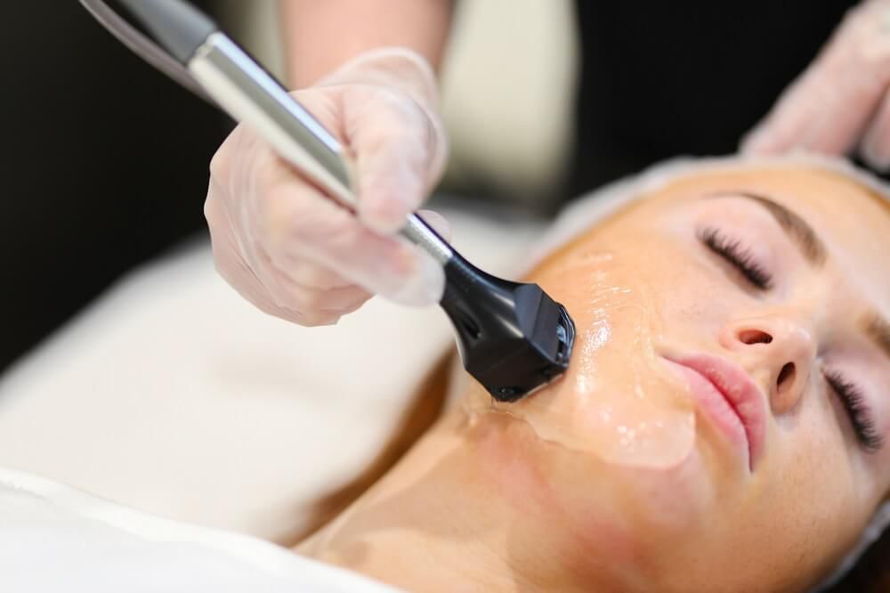 Lift Before the Lights; Forma Facial for Holiday Ready Skin.