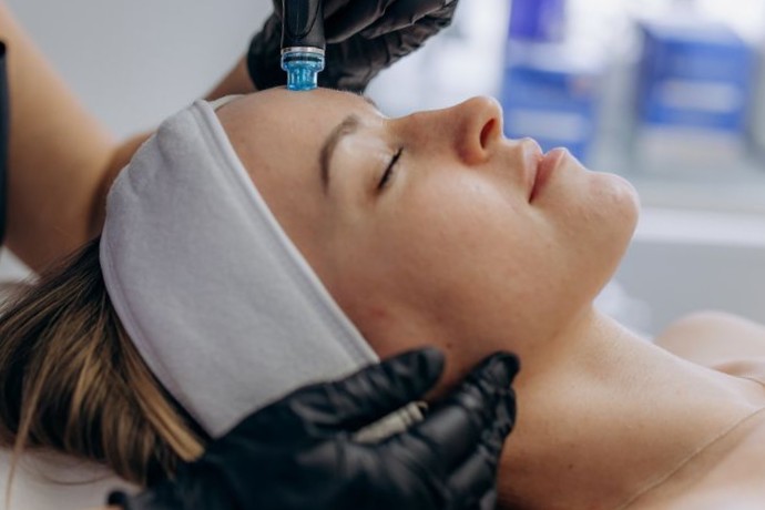 Hydrafacial vs Microneedling; Which One Is Right for You?