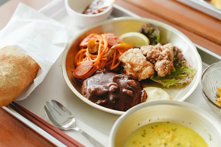 道の駅保田小学校で販売されている給食の写真