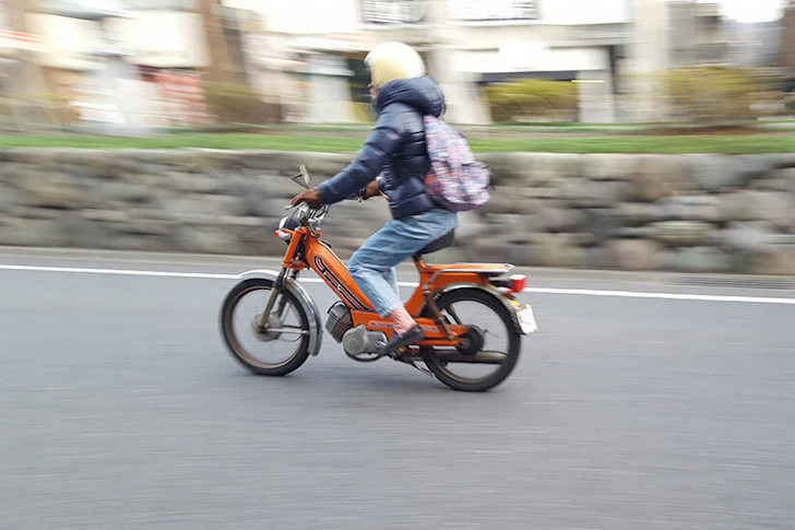 走行中のバイク