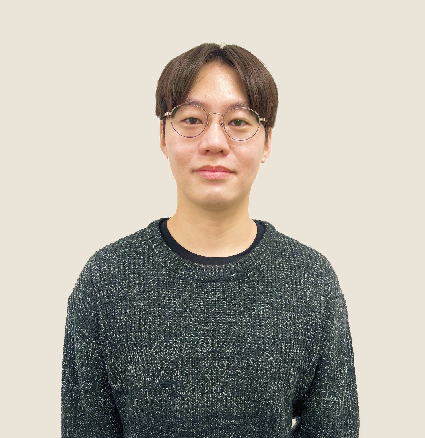 笑顔が眩しい丸メガネのプロフィールイメージ