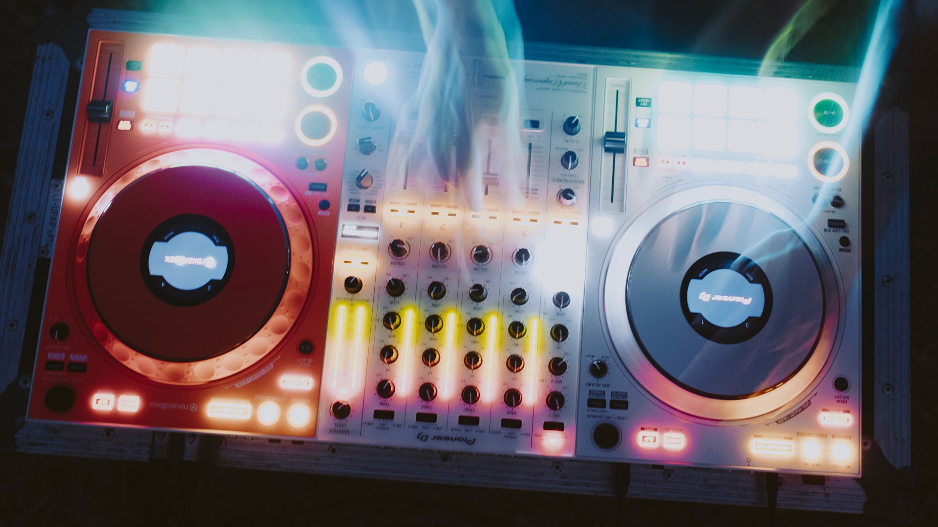 Off-White Sound Engineering