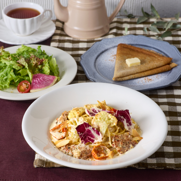 パスタ カリフラワーとサルシッチャのクリームソース