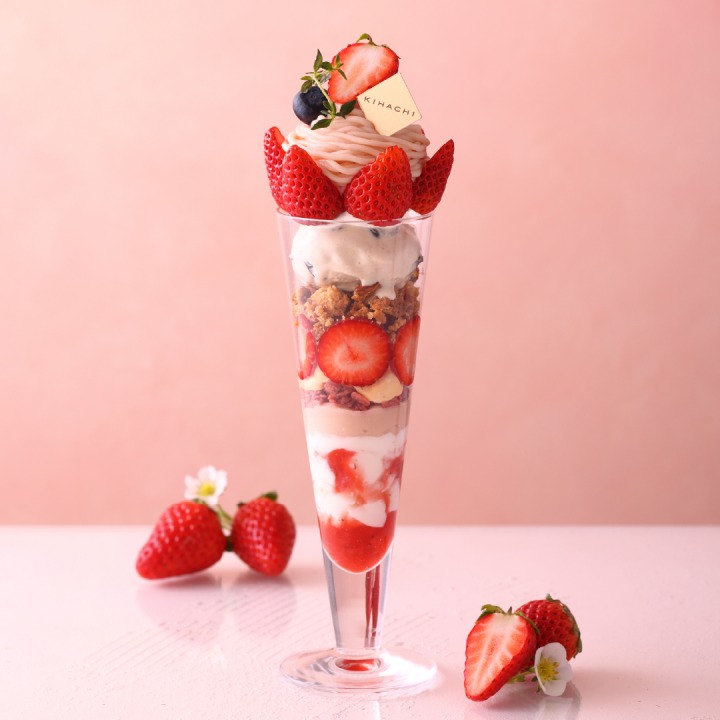 苺のモンブランパフェ