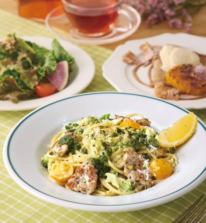 パスタ サルシッチャとイエローチェリートマトのレモンクリームソース