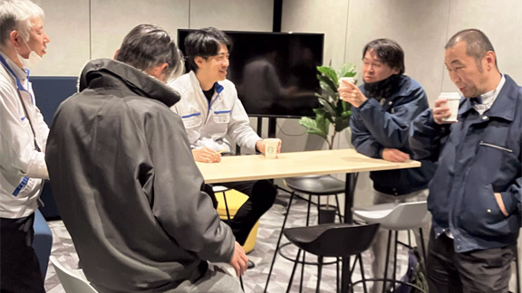 工場内に新設したカフェブースの様子