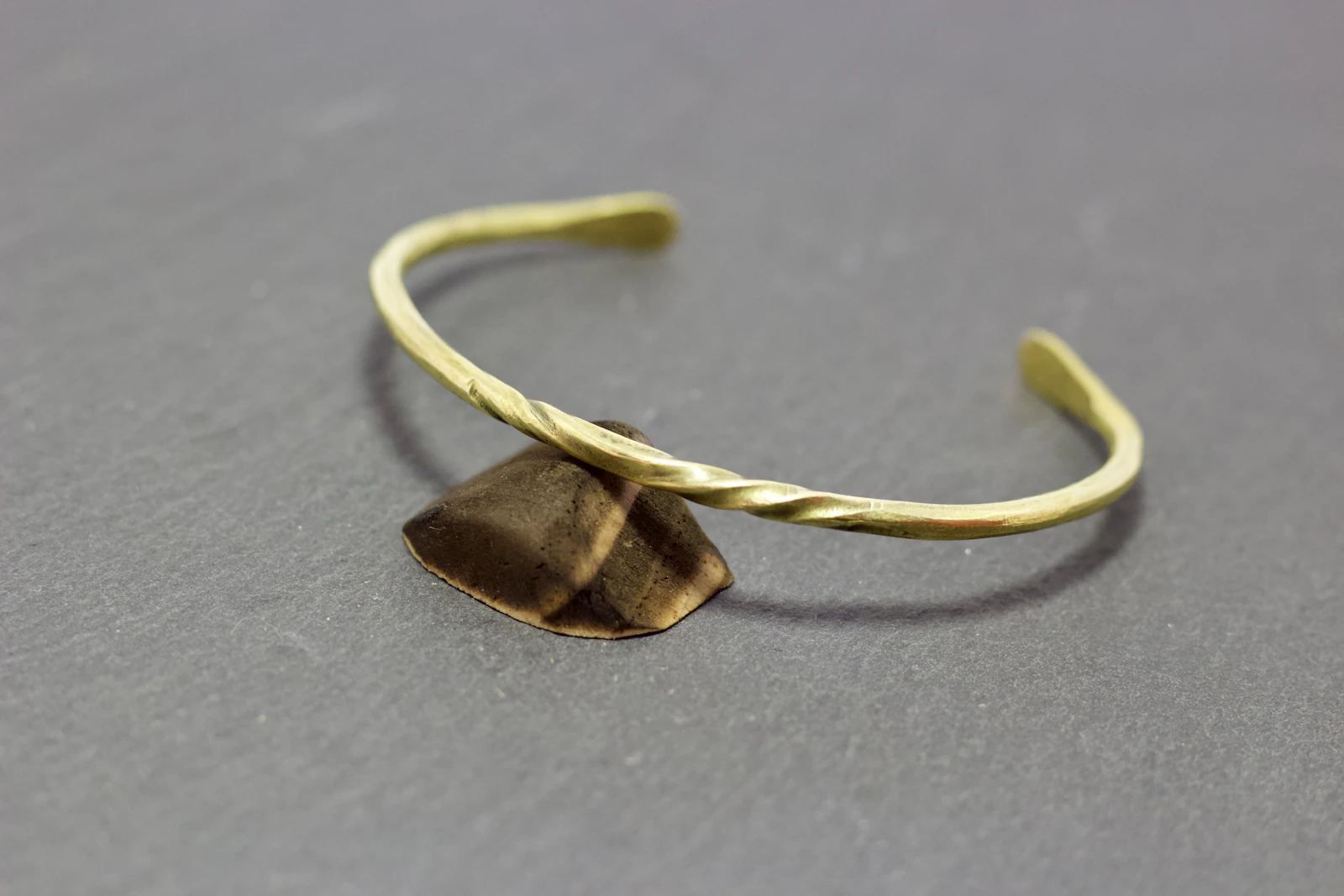 Center Twist Bangle