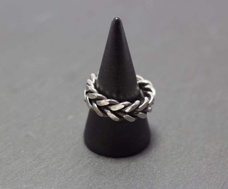 Flat Double Twist Ring