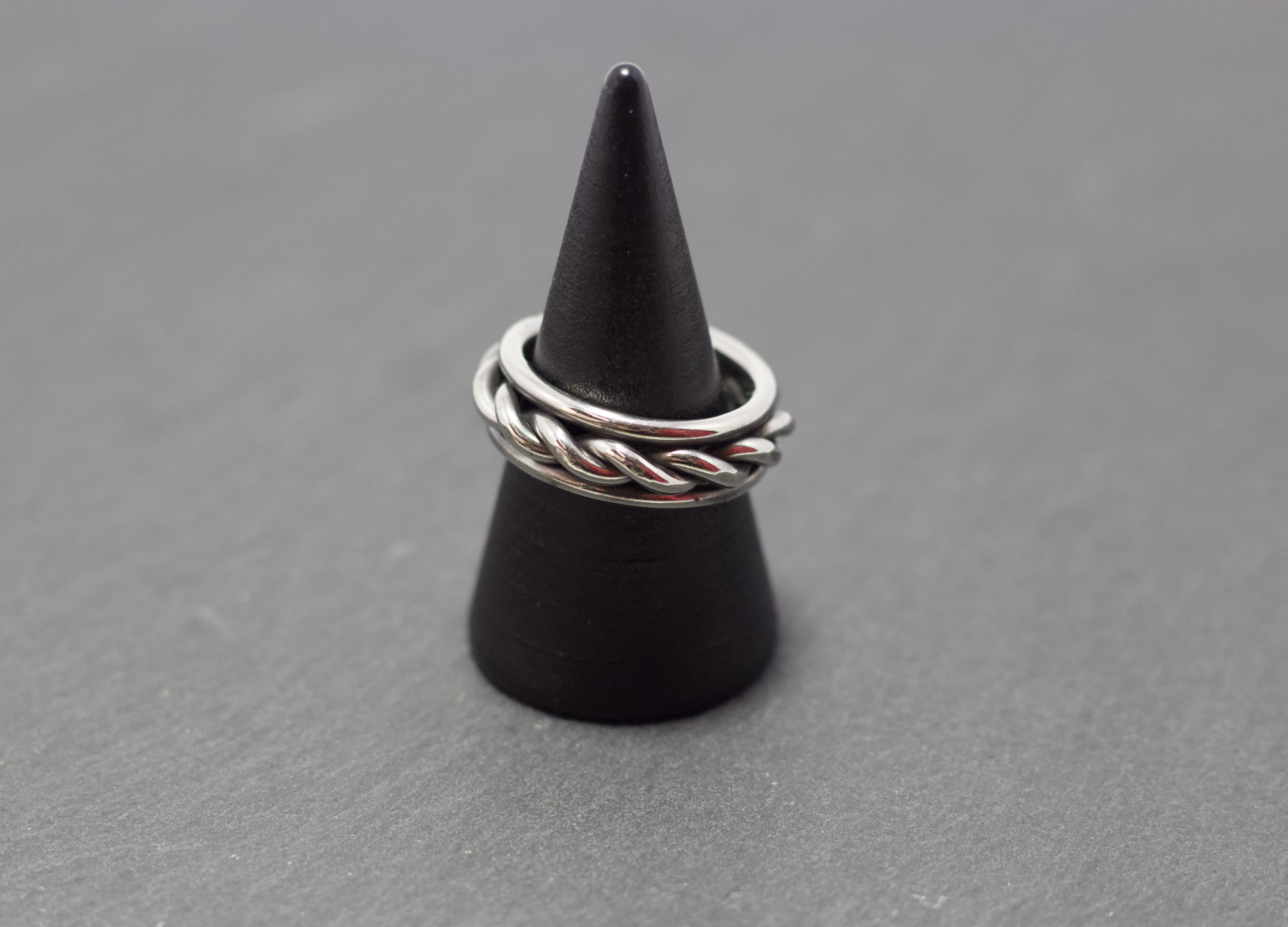 Single Twist Ring