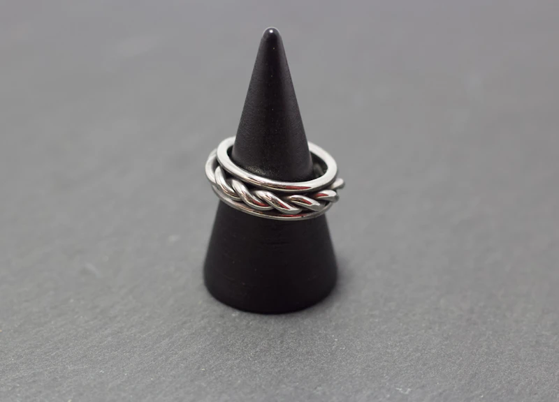 Single Twist Ring