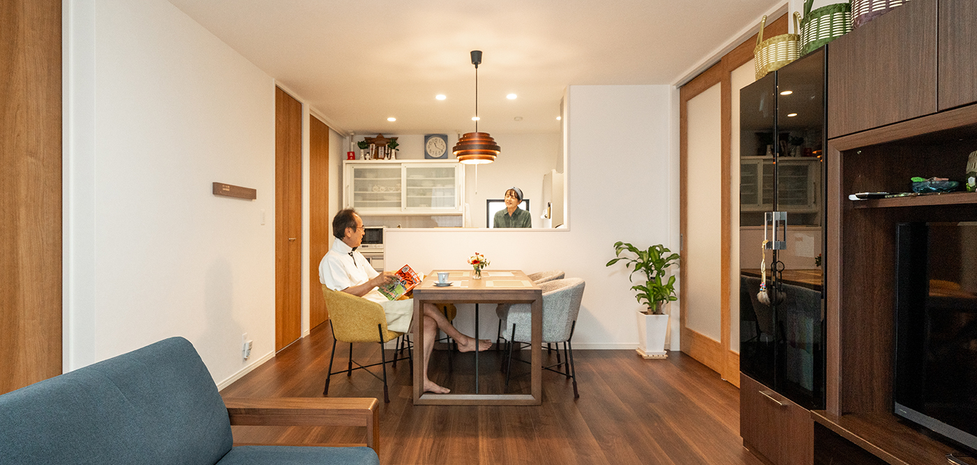 暮らしやすさを詰め込んだ平屋。新しい街で始まった、陽だまりのようなふたり時間。