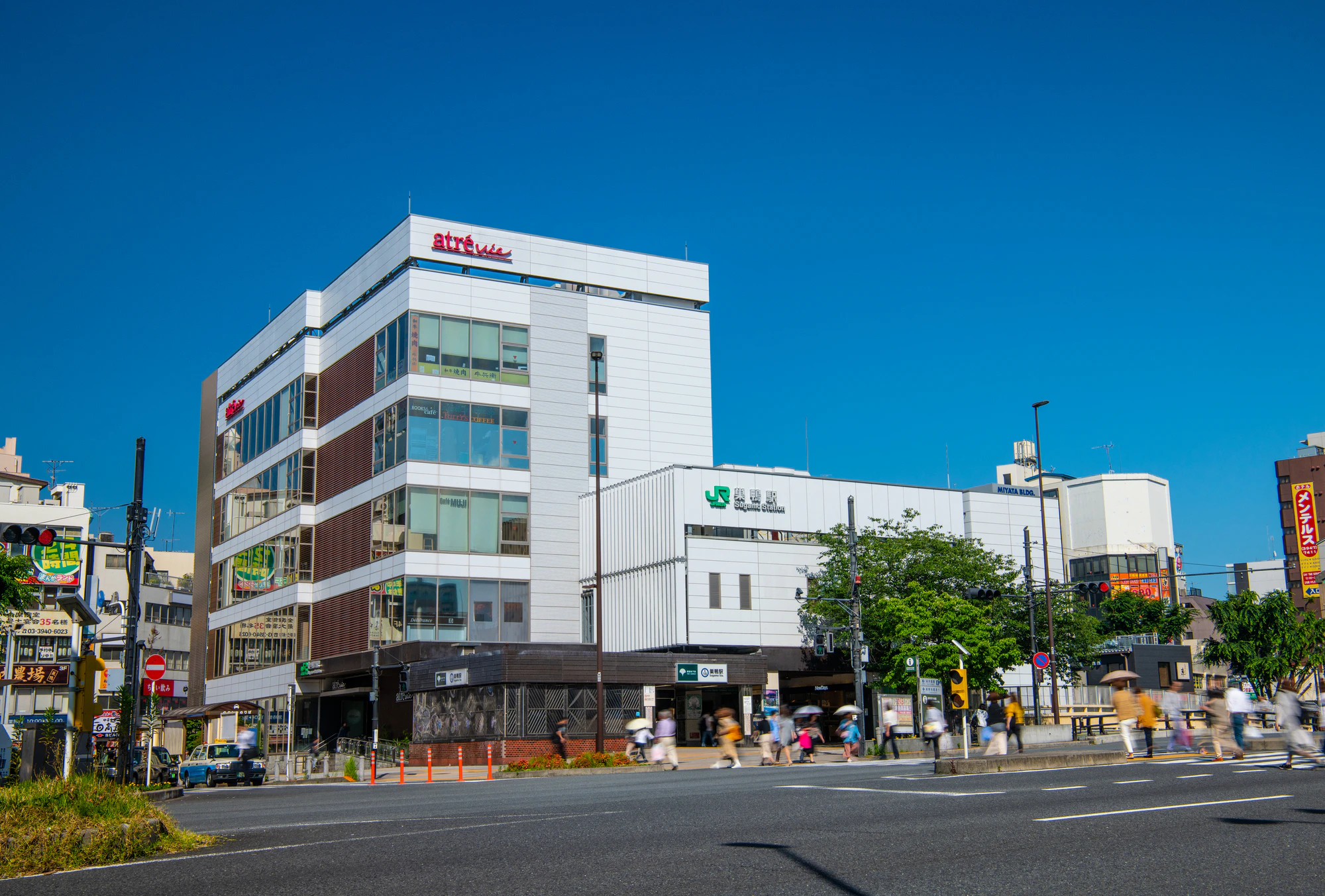 日本の東京都市景観　巣鴨駅を望む