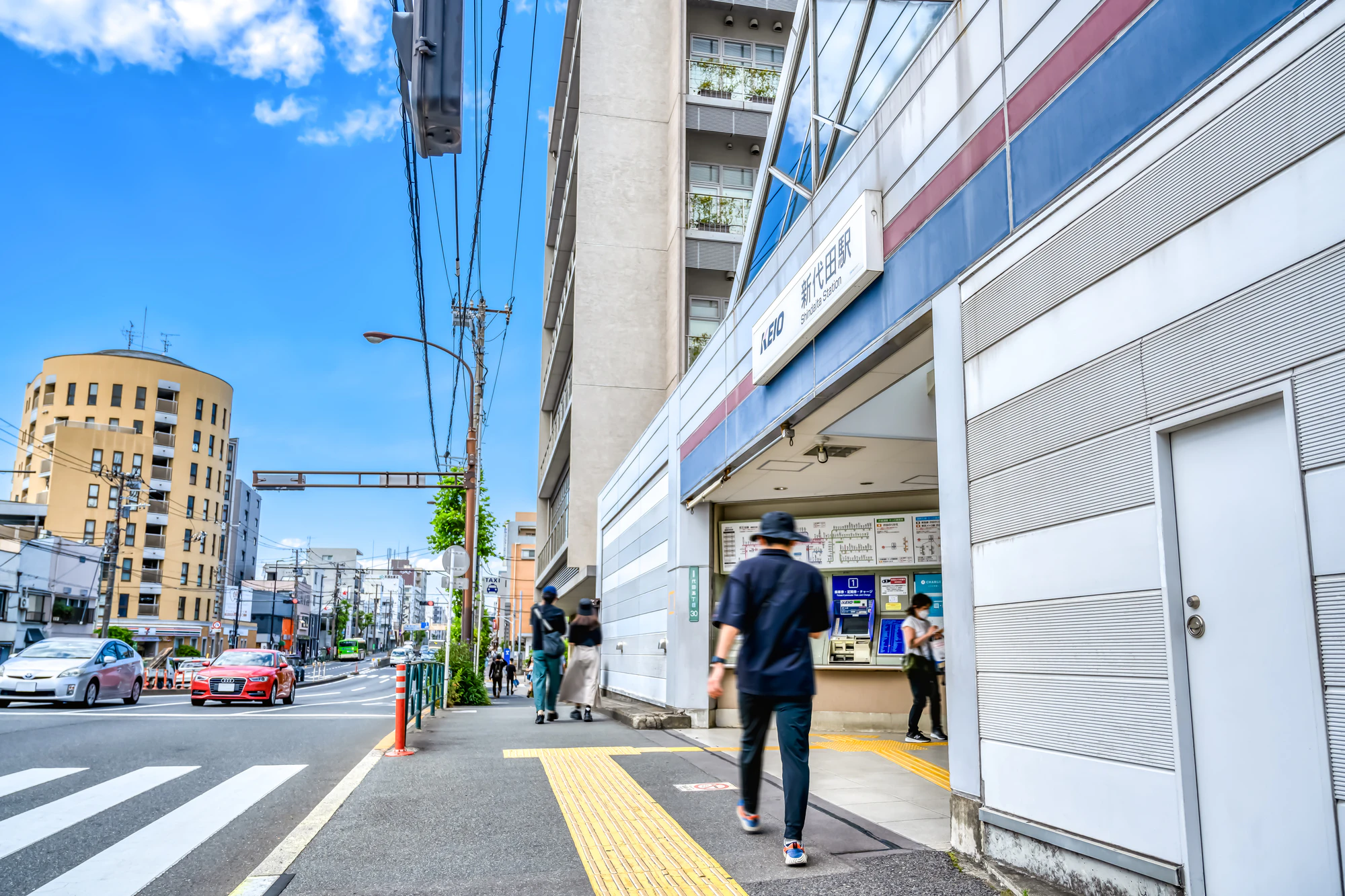 東京都世田谷区の都市風景　新代田駅