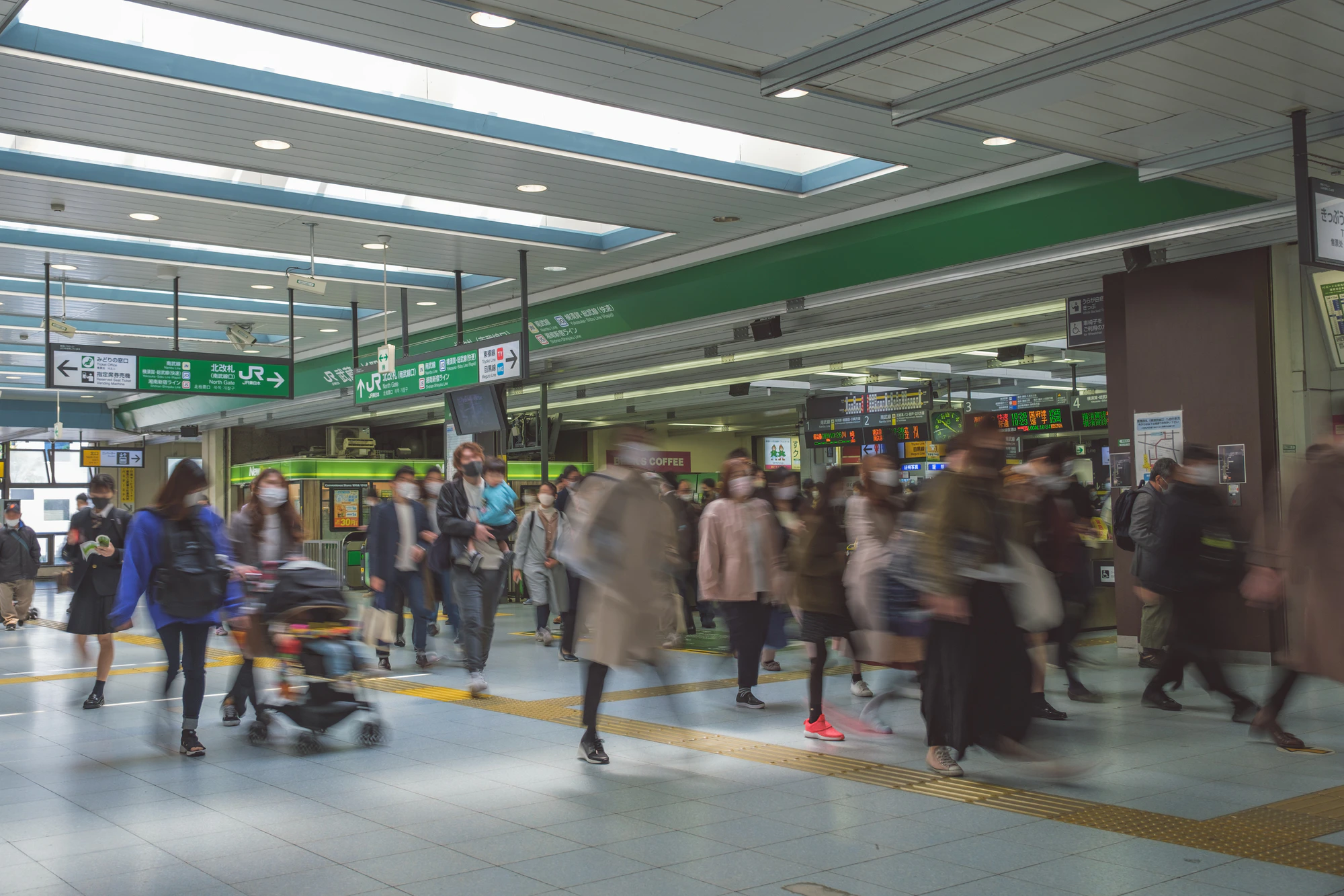 武蔵小杉駅 南武線改札口前の人混み 神奈川県川崎市