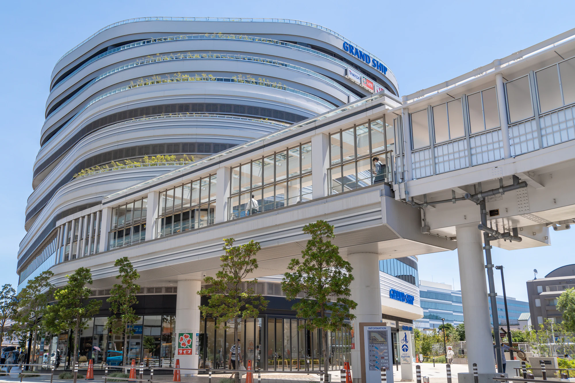  駅前風景　大船駅