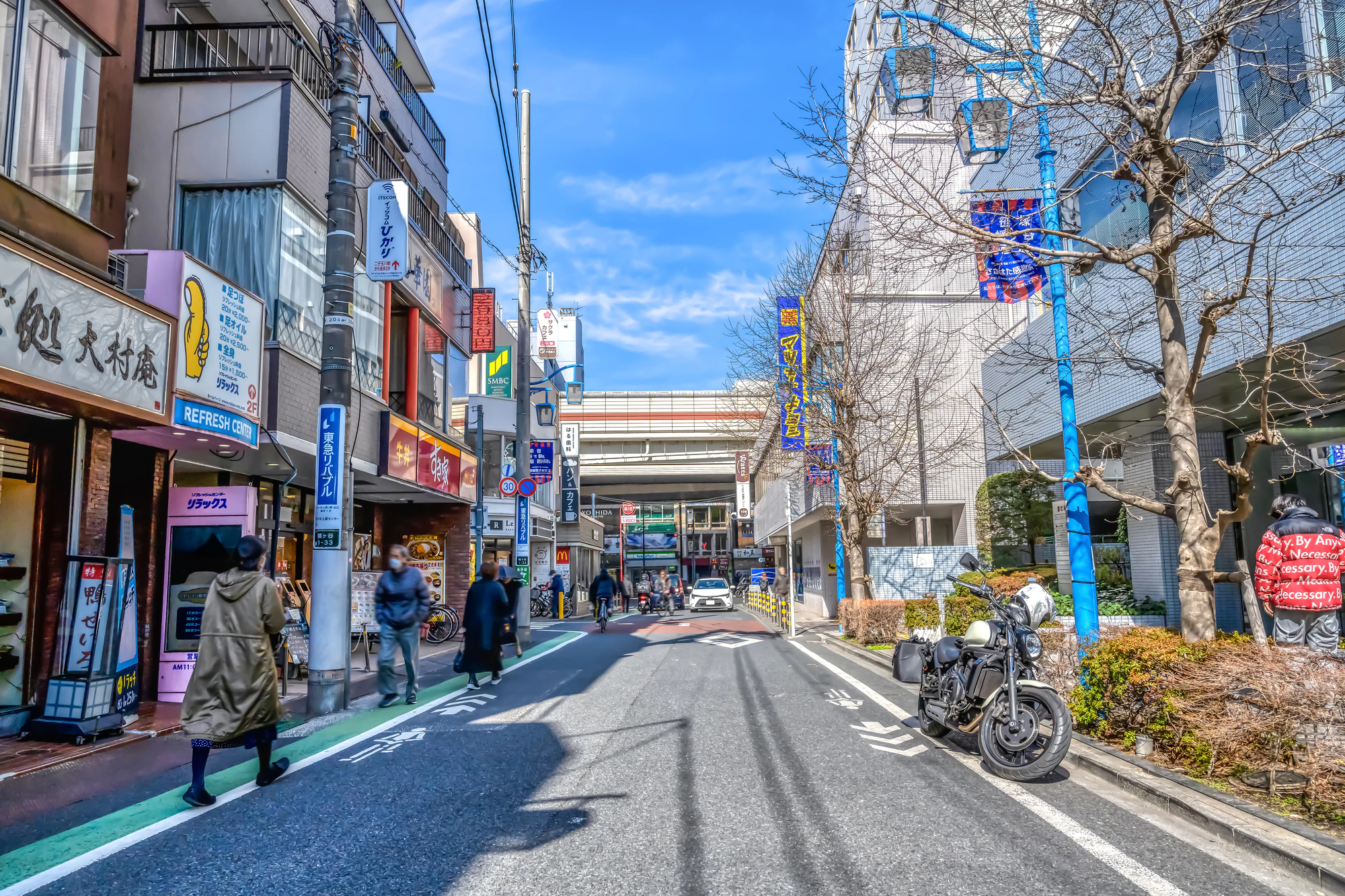 東京都渋谷区の都市風景　幡ヶ谷駅