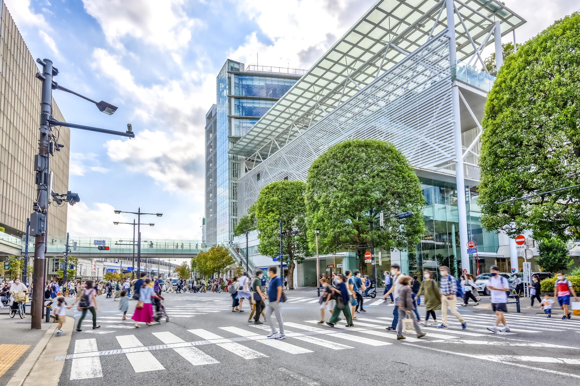 東京世田谷の都市風景　二子玉川スクランブル交差点