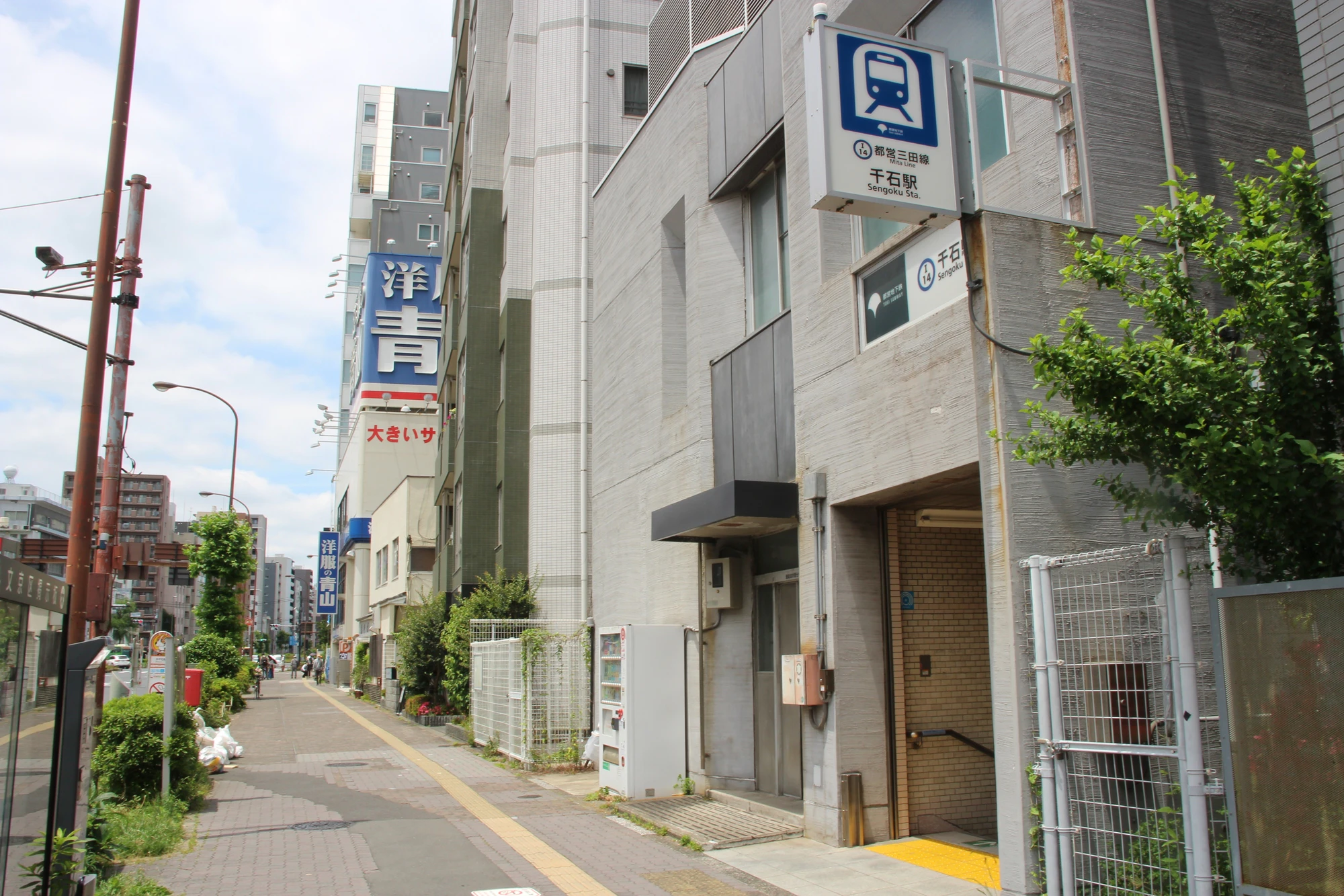 千石駅 都営三田線 駅入口