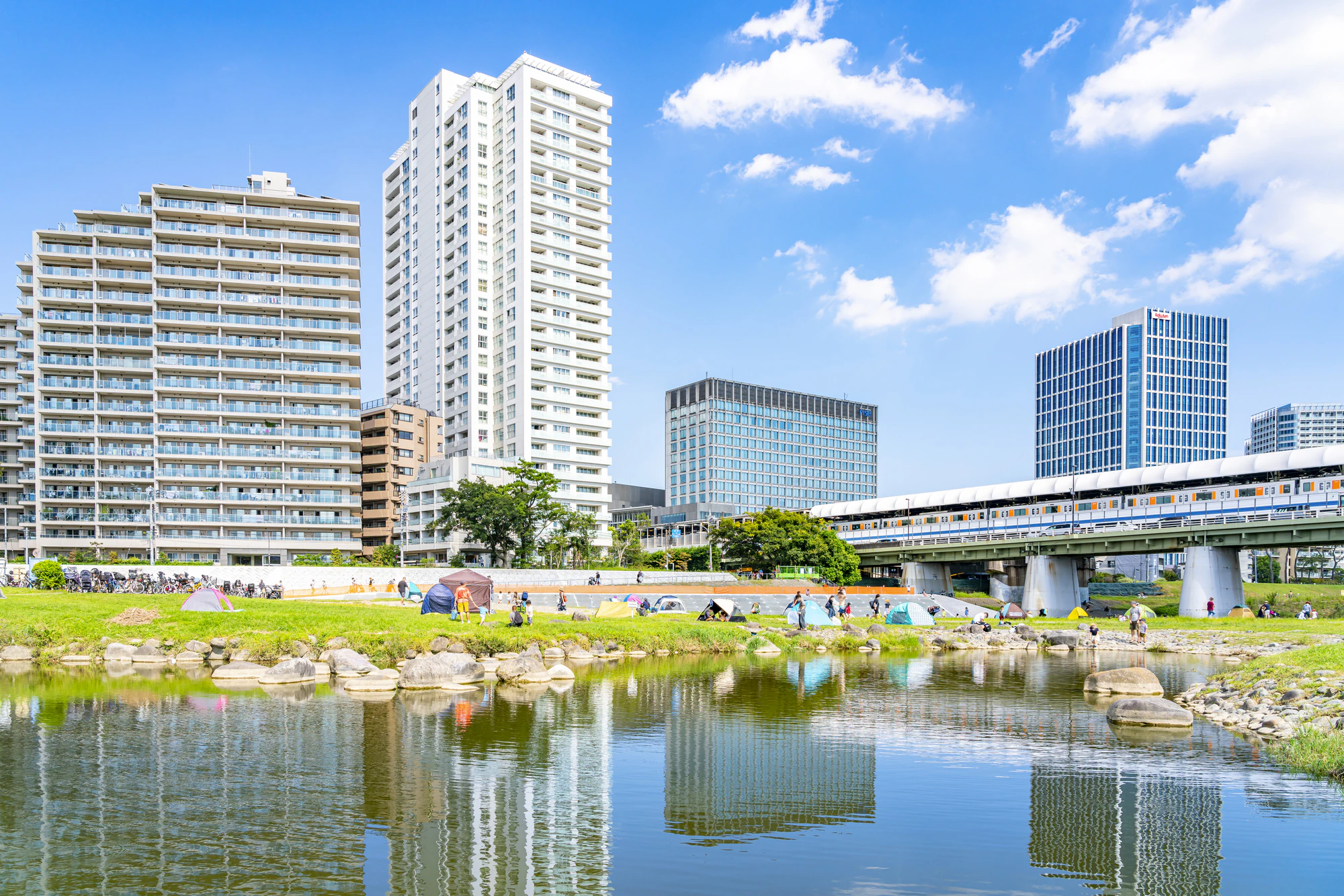 【東京都】世田谷区立兵庫島公園から見る二子玉川の街並み