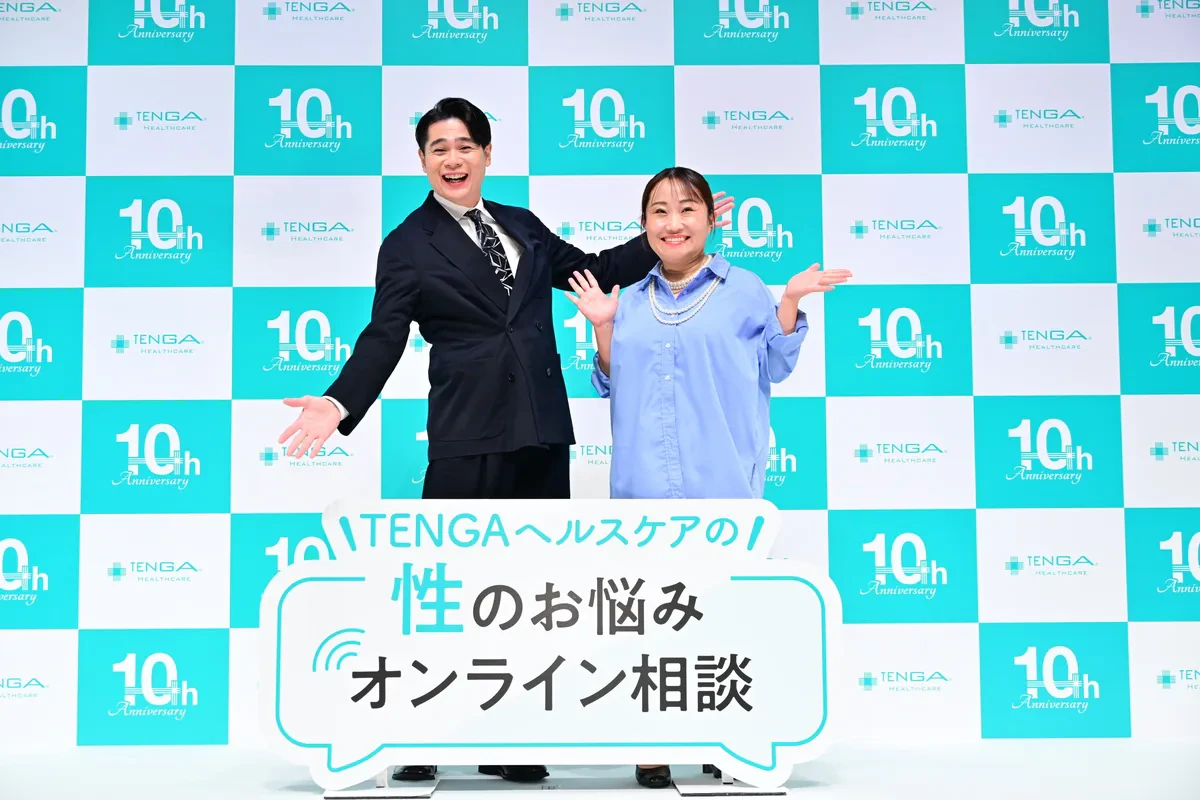 フォトセッションの様子（吉村崇さん・キンタロー。さん）