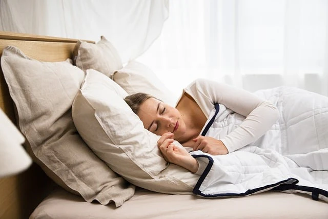 睡眠をとっている女性