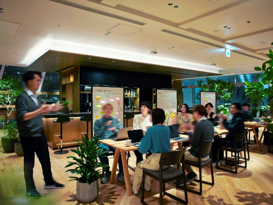 額装済/クライスラー ビル/アーティスト不明 SCAI THE BATHHOUSE | Projects | 名和晃平「Pixcell-Double Muse」