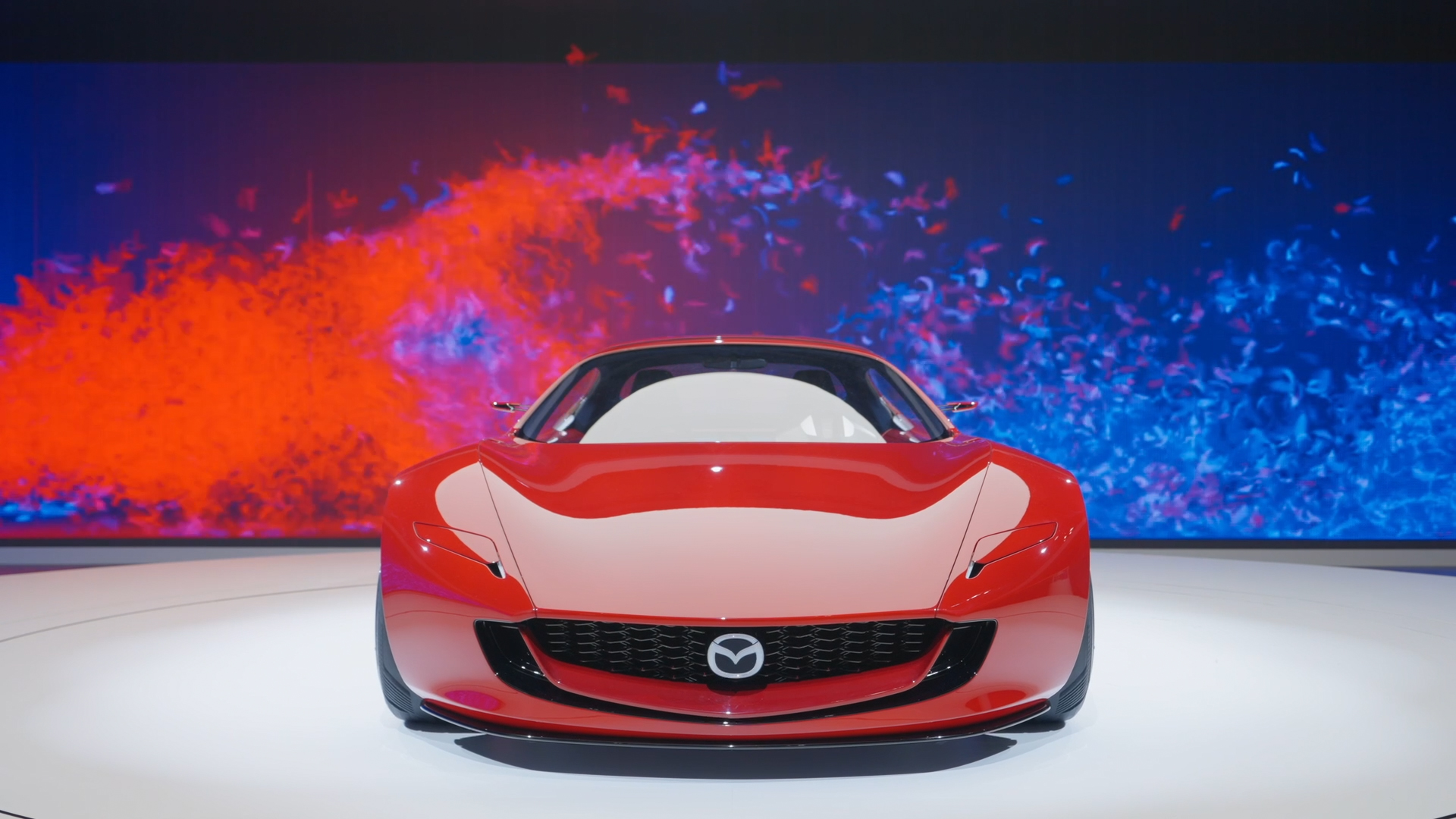 https://images.microcms-assets.io/assets/40168bc247ac4a3294ed29bf3032aed5/acd886c353474dd5b11fc1b0ff59439f/mazda_16x9_red%26blue.jpg