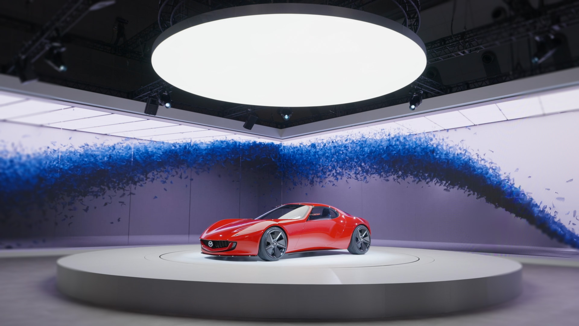 https://images.microcms-assets.io/assets/40168bc247ac4a3294ed29bf3032aed5/cc51769e09cb41fc94f6a93f4a998dfc/mazda_16x9_wave.jpg