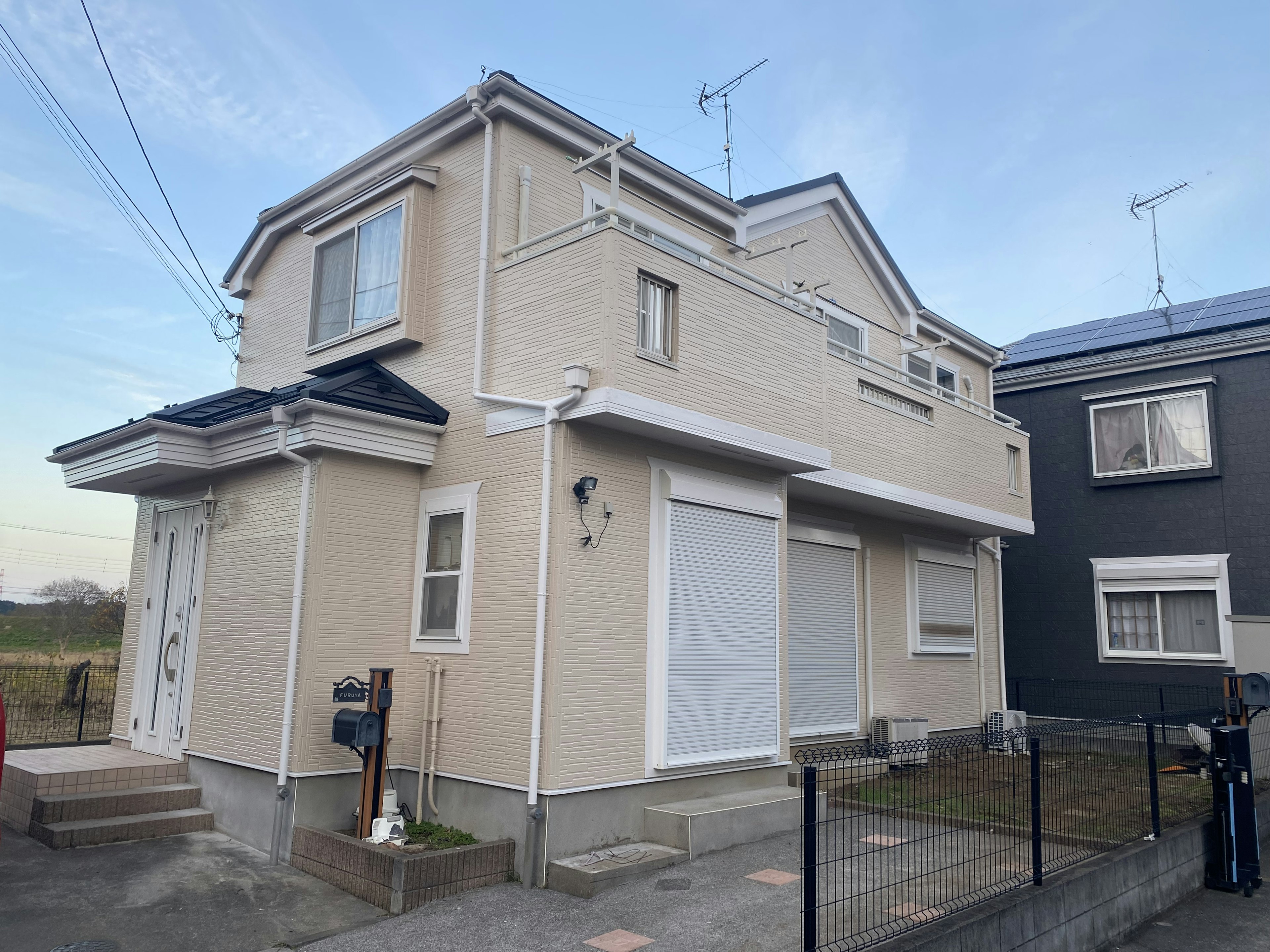 春日部市 F様邸の外壁塗装と屋根のカバー工法を施工させていただきました