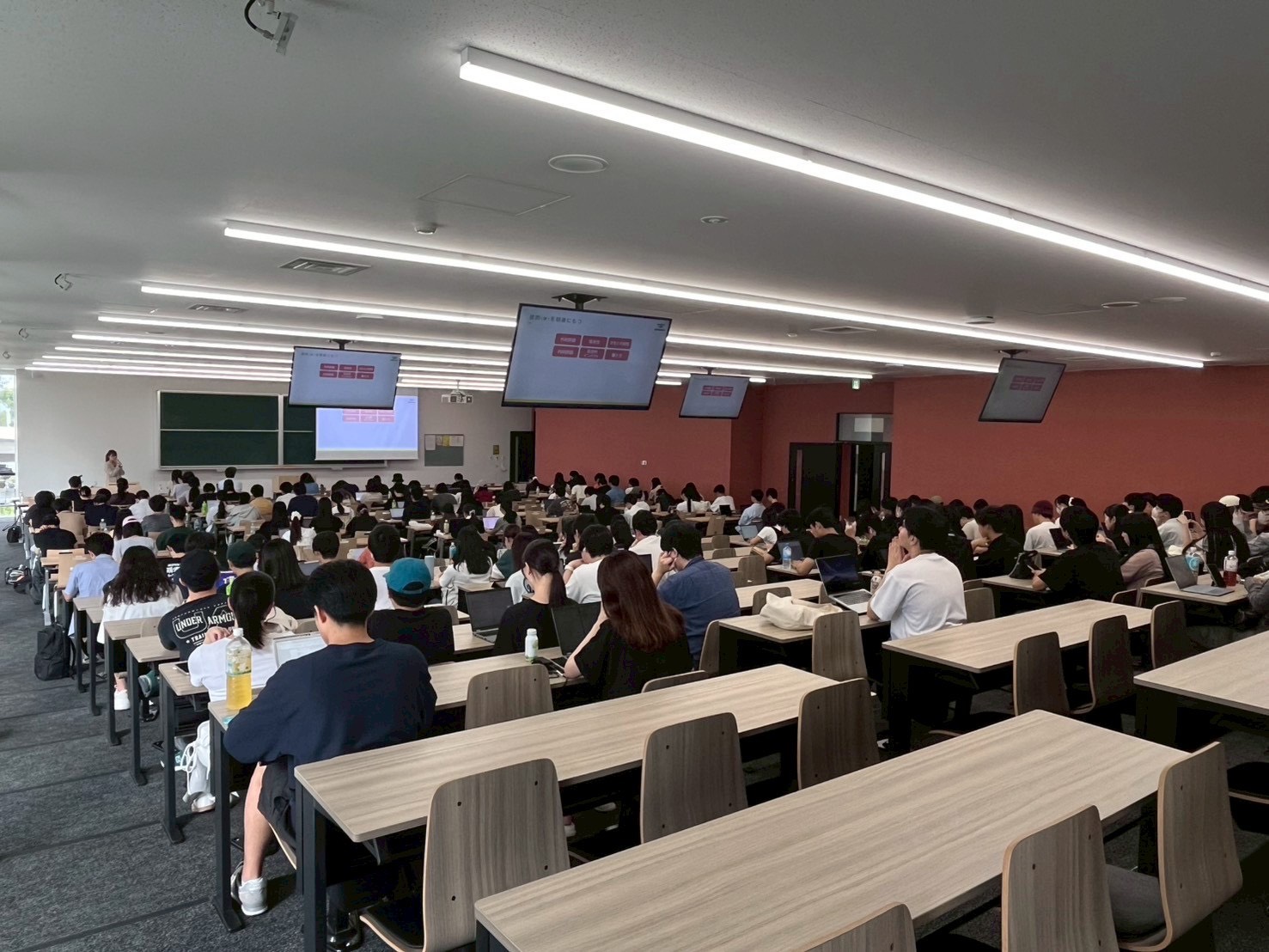 武蔵野大学の授業に当社の社員が登壇いたしました。
