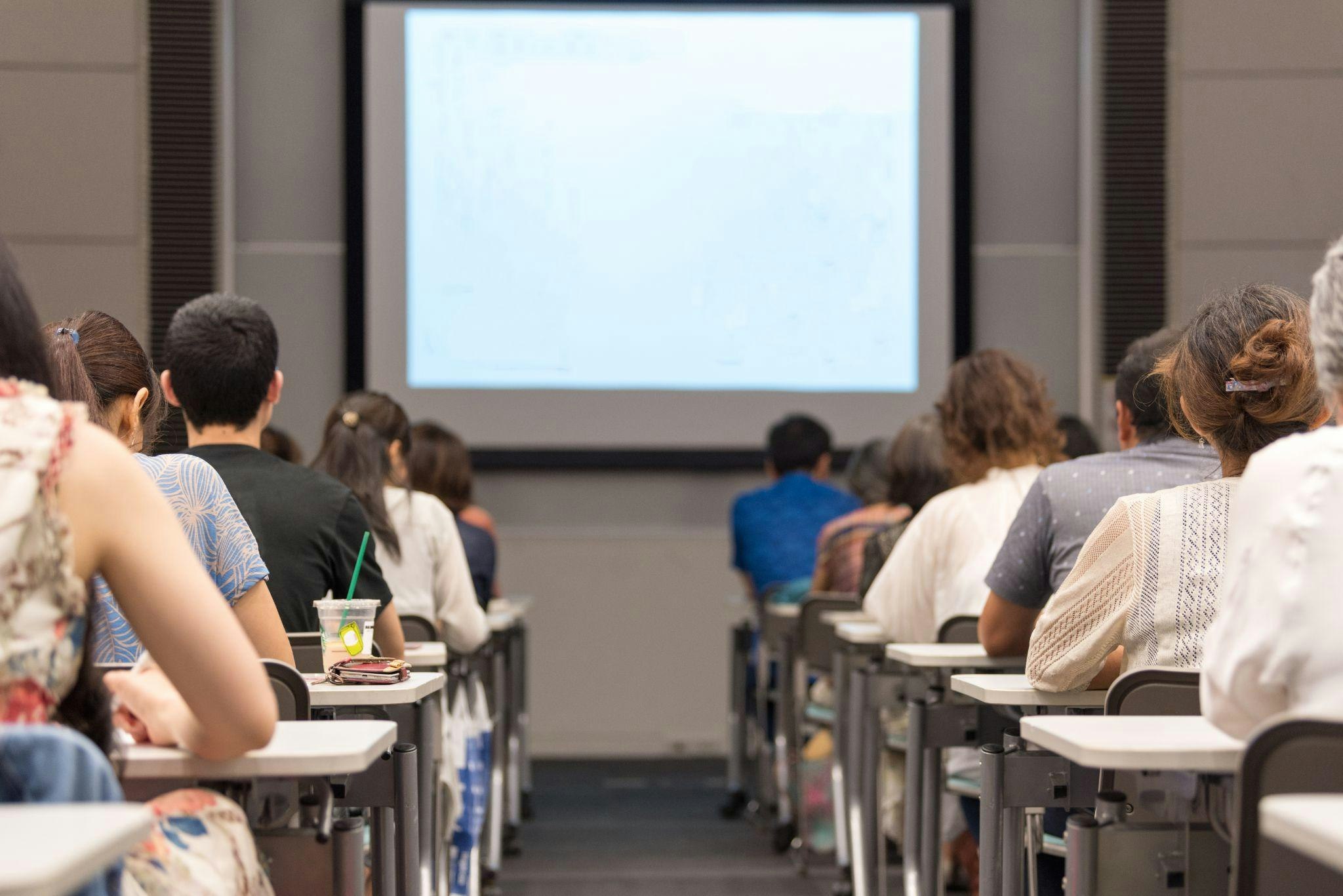 法人向けのパソコン研修の種類やメリット・デメリットを詳しく紹介
