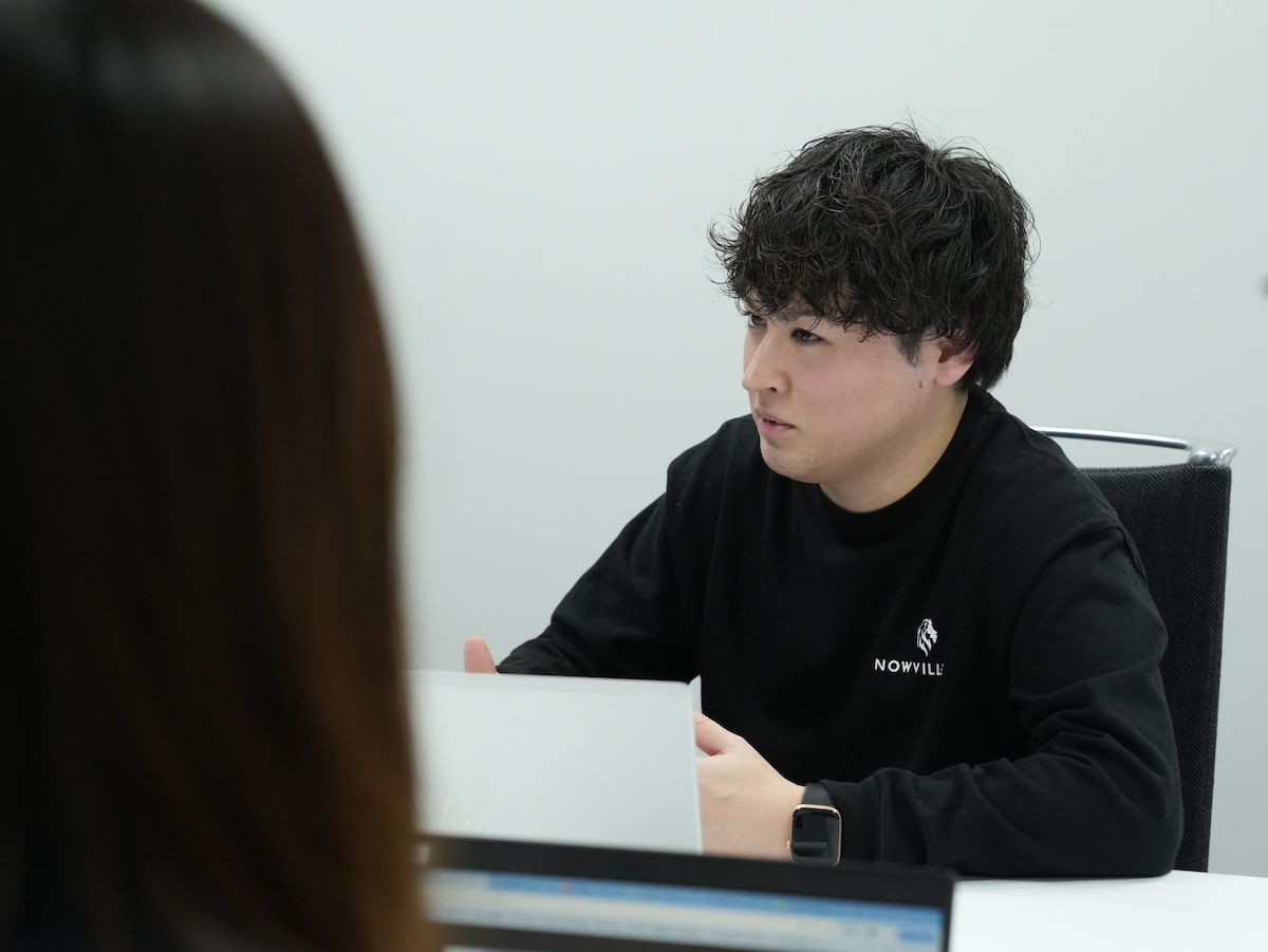 三宮様がインタビューでお話をしている画像