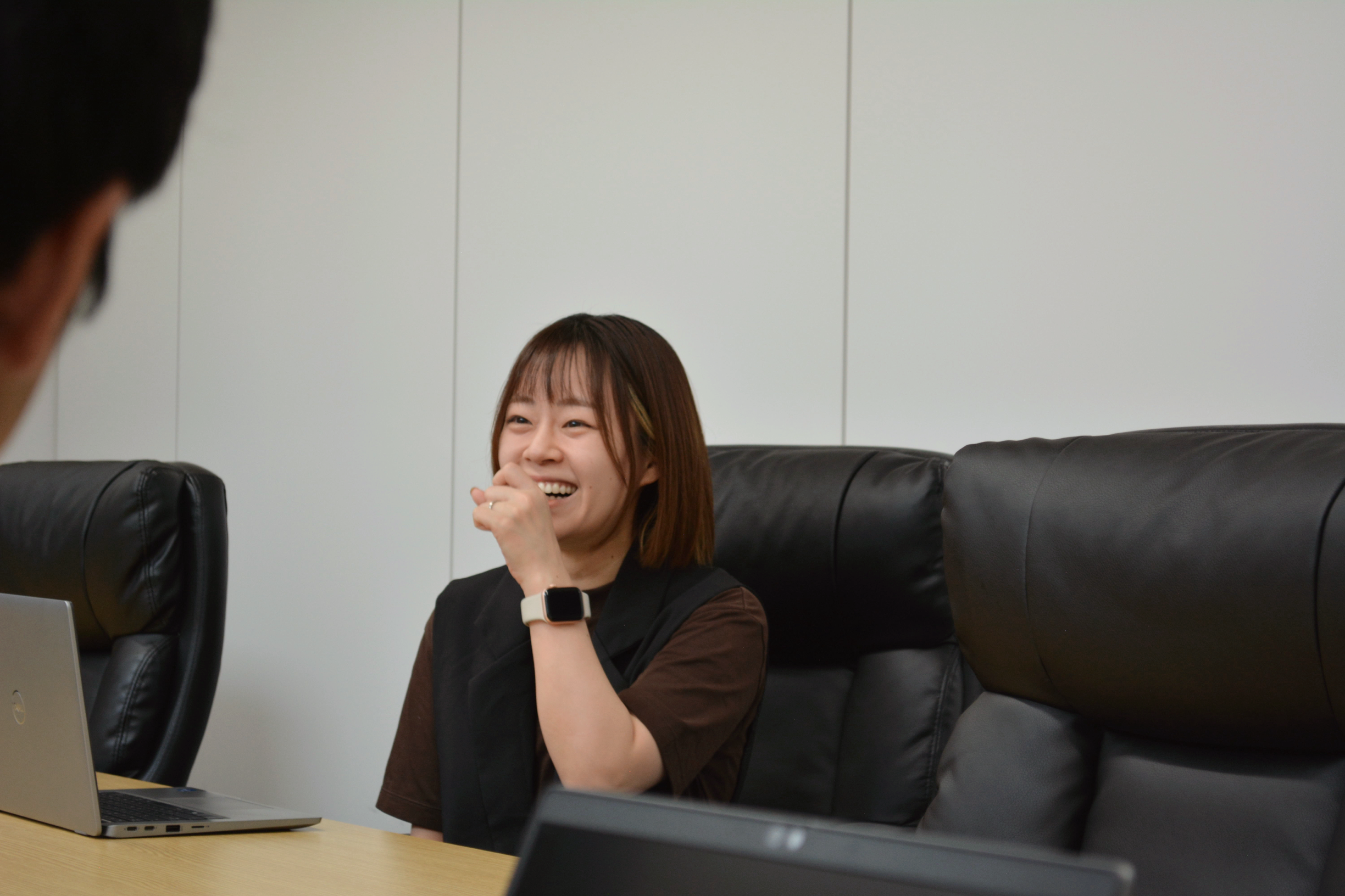 土屋 様がインタビューでお話をしている画像