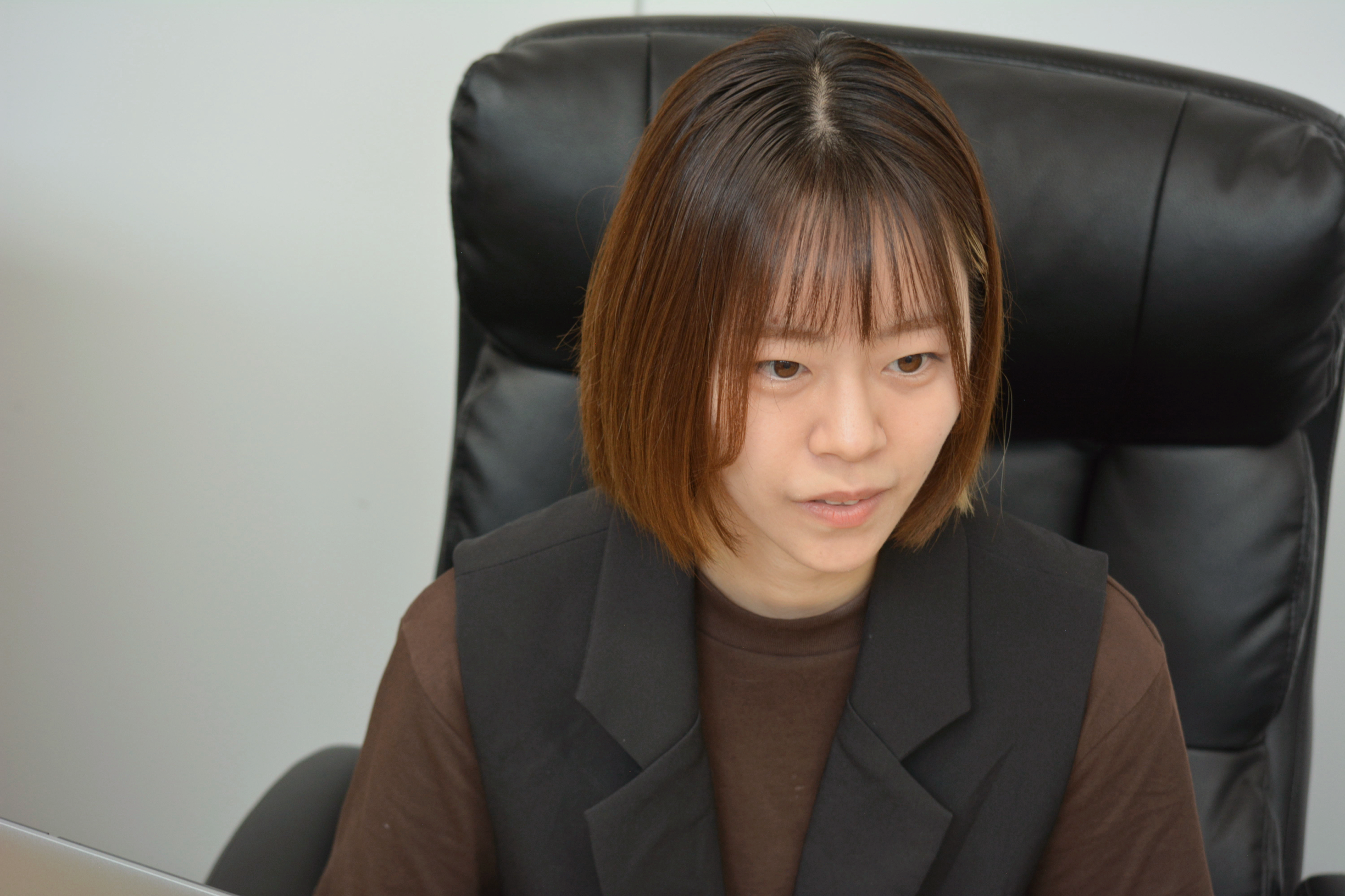 土屋 様がインタビューでお話をしている画像