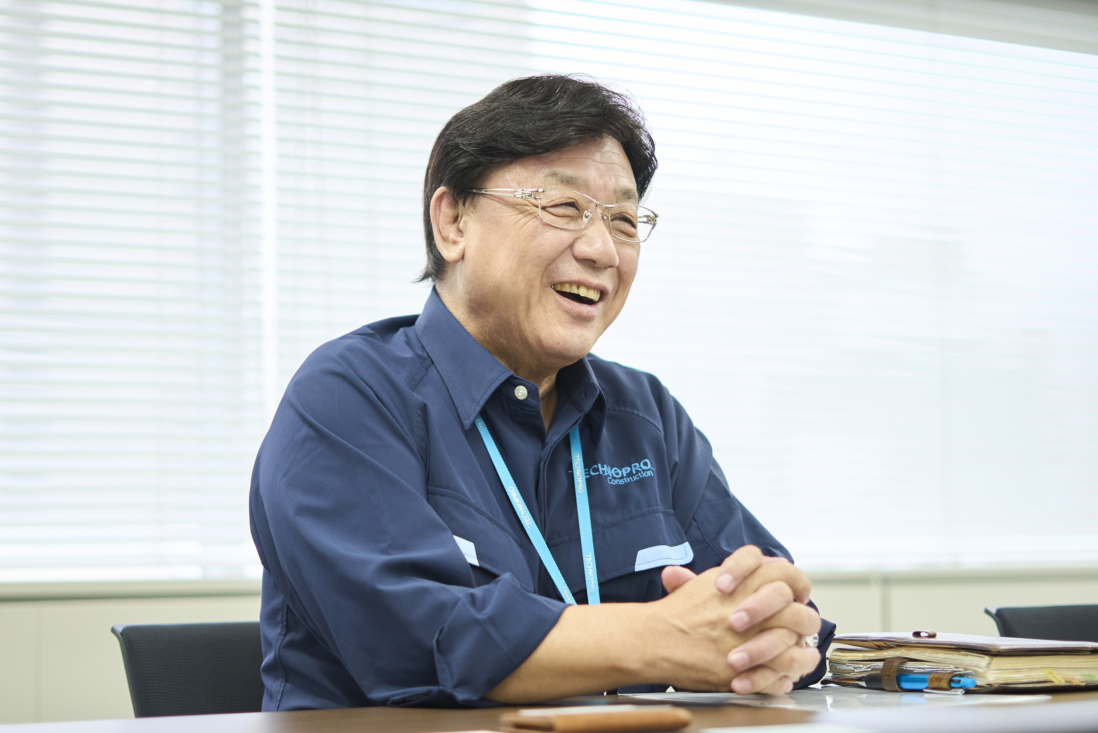 及川様がインタビューでお話をしている画像