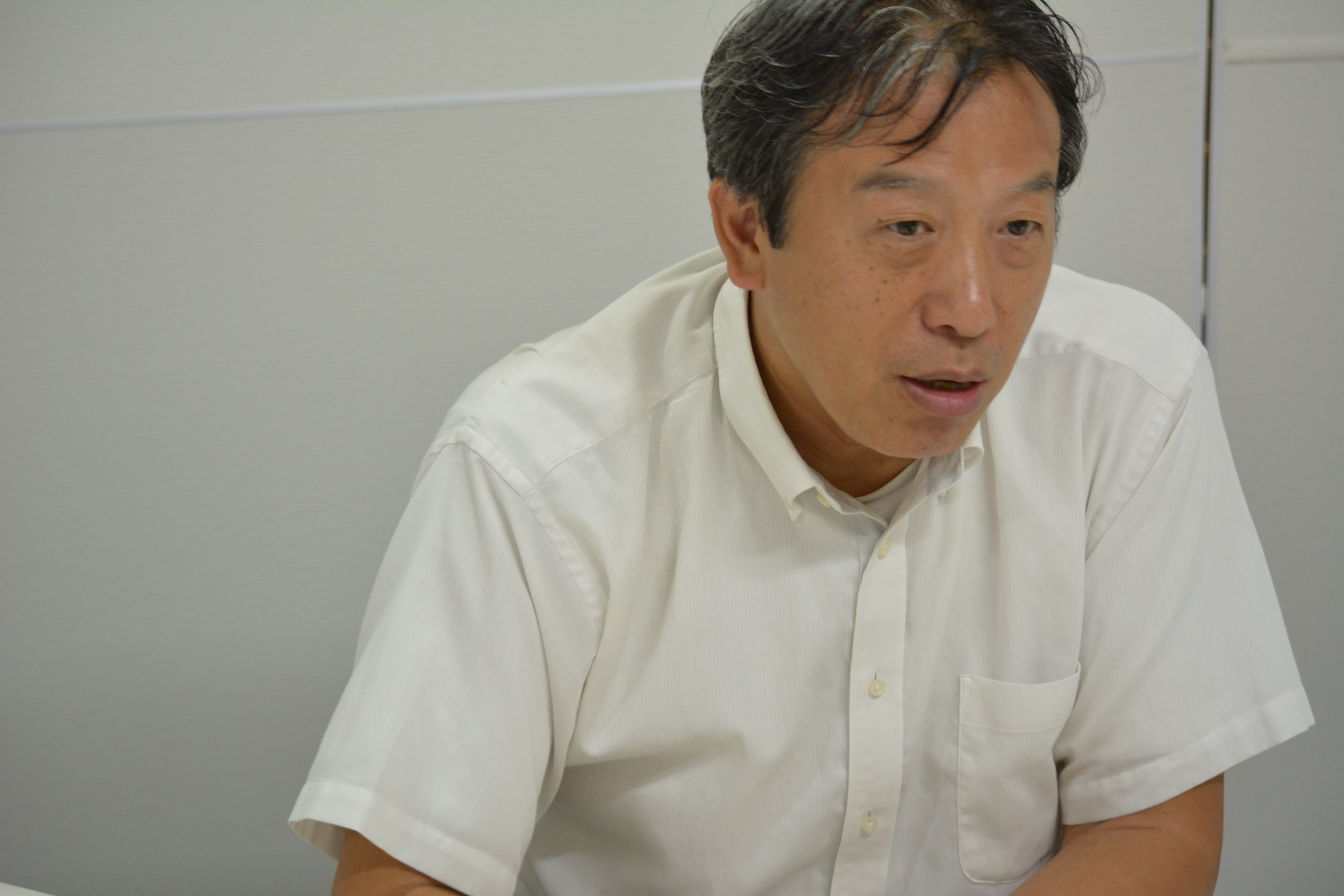 朱様がインタビューでお話をしている画像