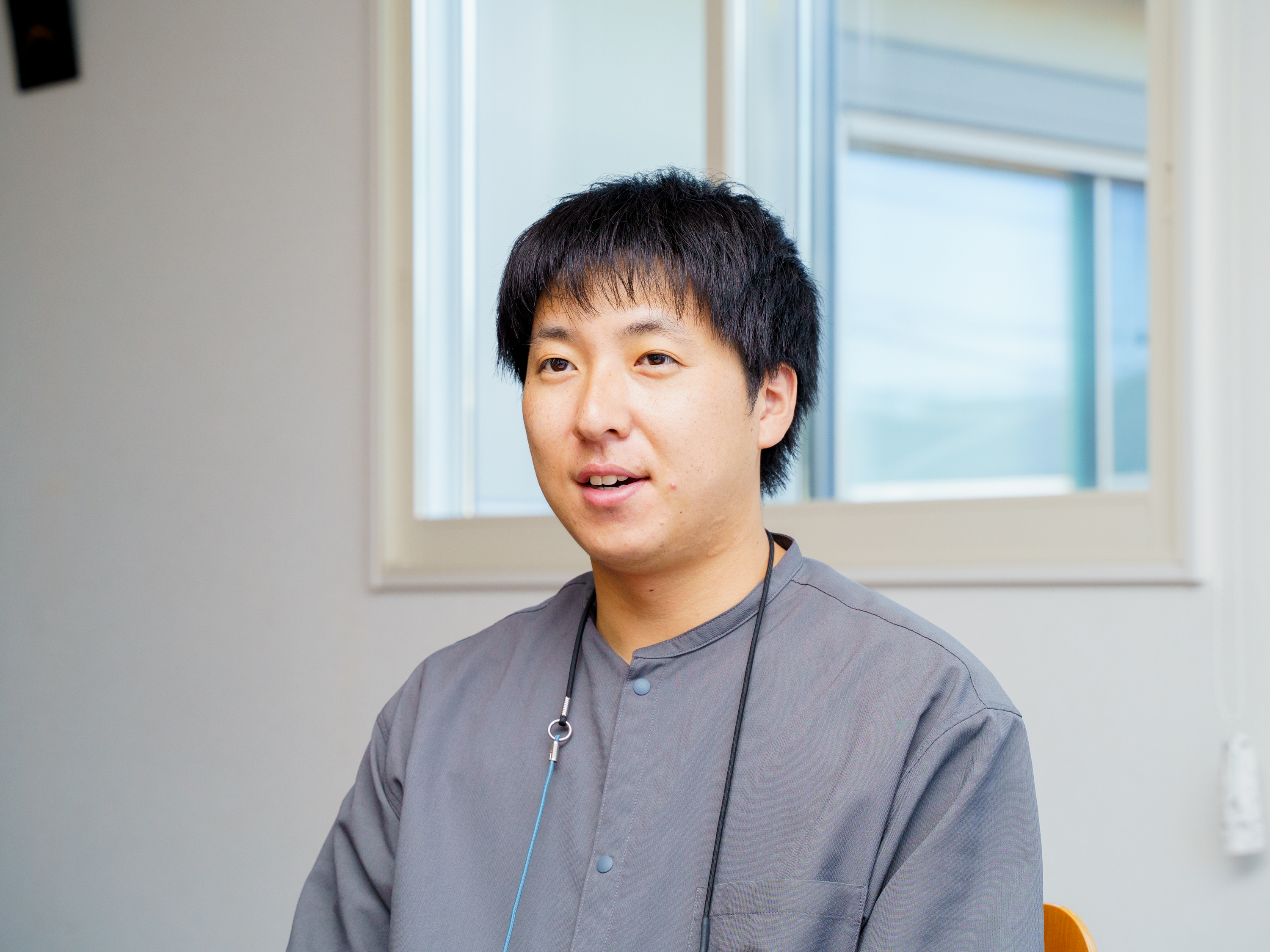 白幡様がインタビューでお話をしている画像