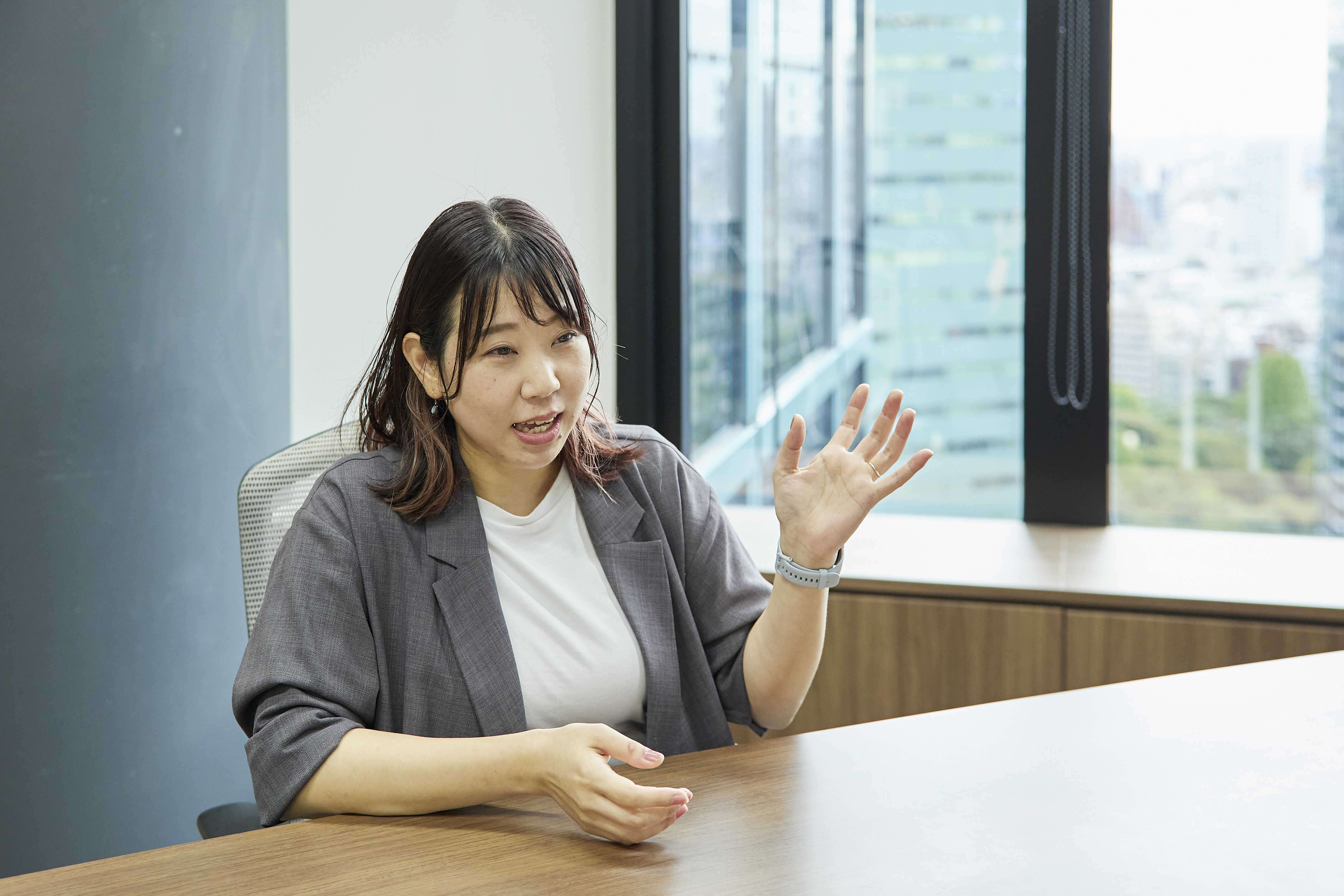 宮崎様がインタビューでお話をしている画像