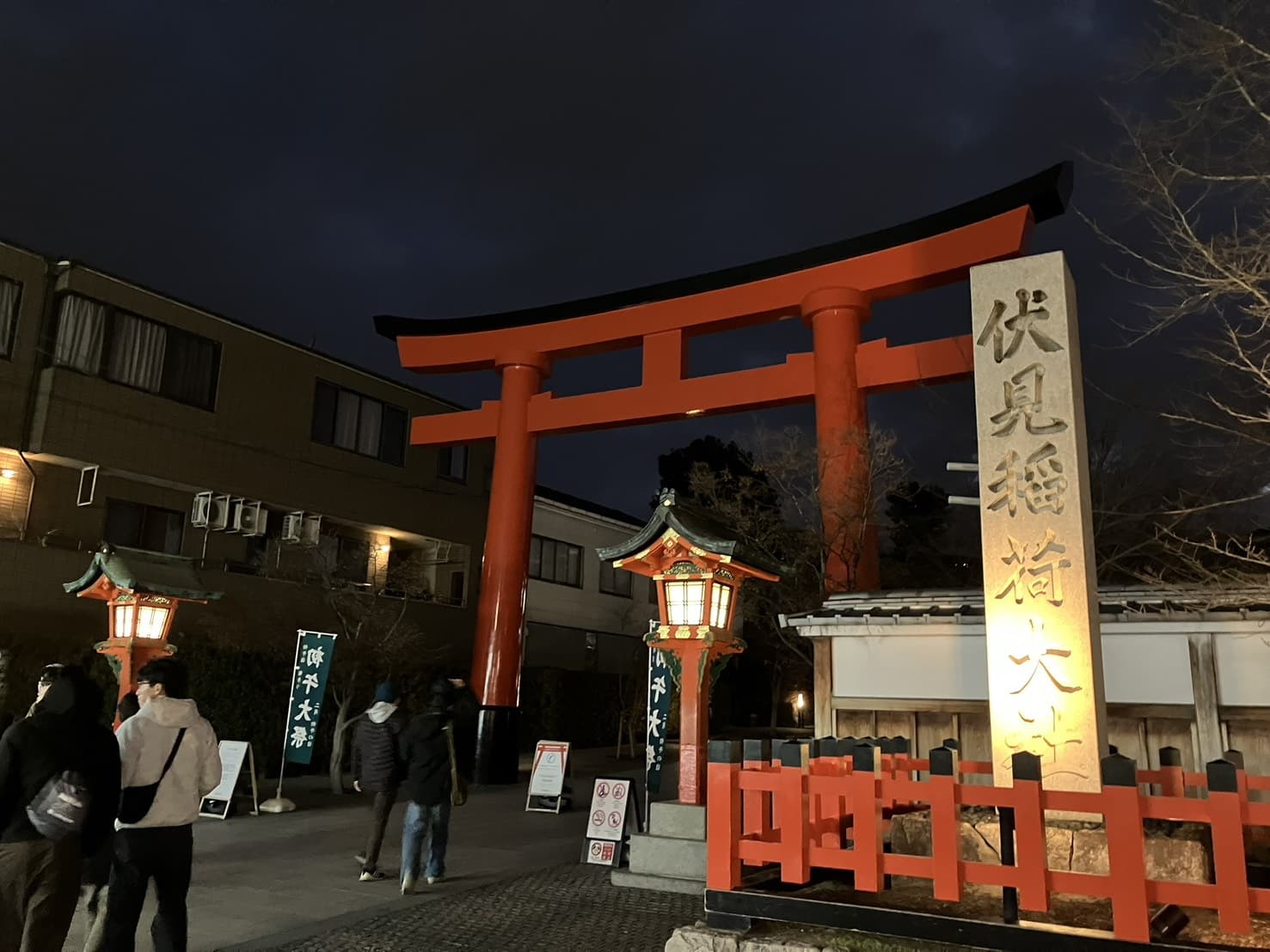 伏見稲荷大社を早朝参拝｜6時台到着で混雑回避、千本鳥居から稲荷山へ