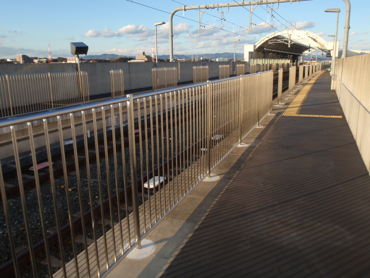 上島駅ホーム柵設置工事