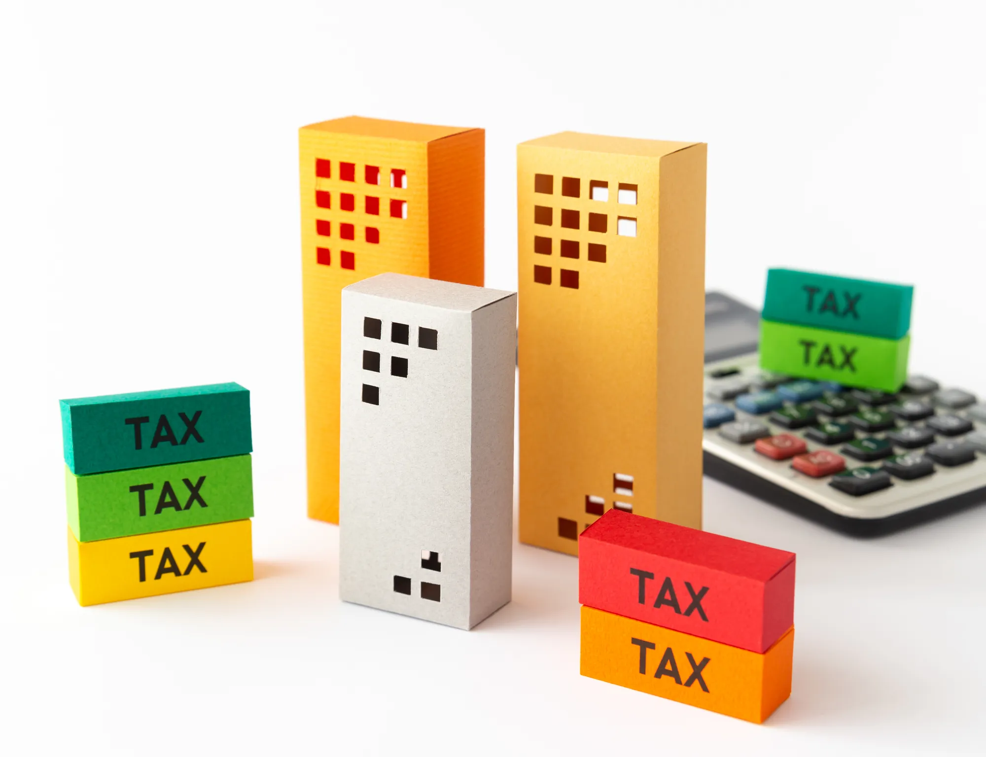 マンション売却にかかる税金とは？計算方法、節税対策や特例・控除の活用について解説