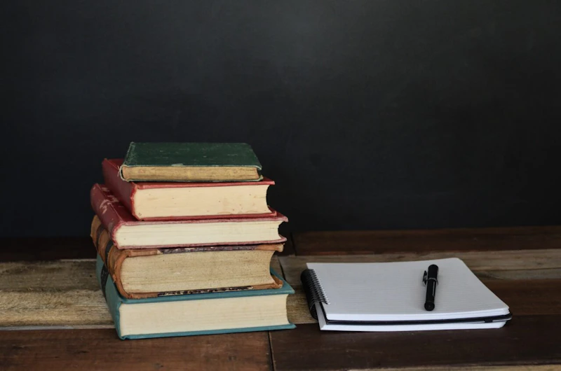 【必読】現役作家おすすめ!小説の書き方が学べる本7選【初心者OK】