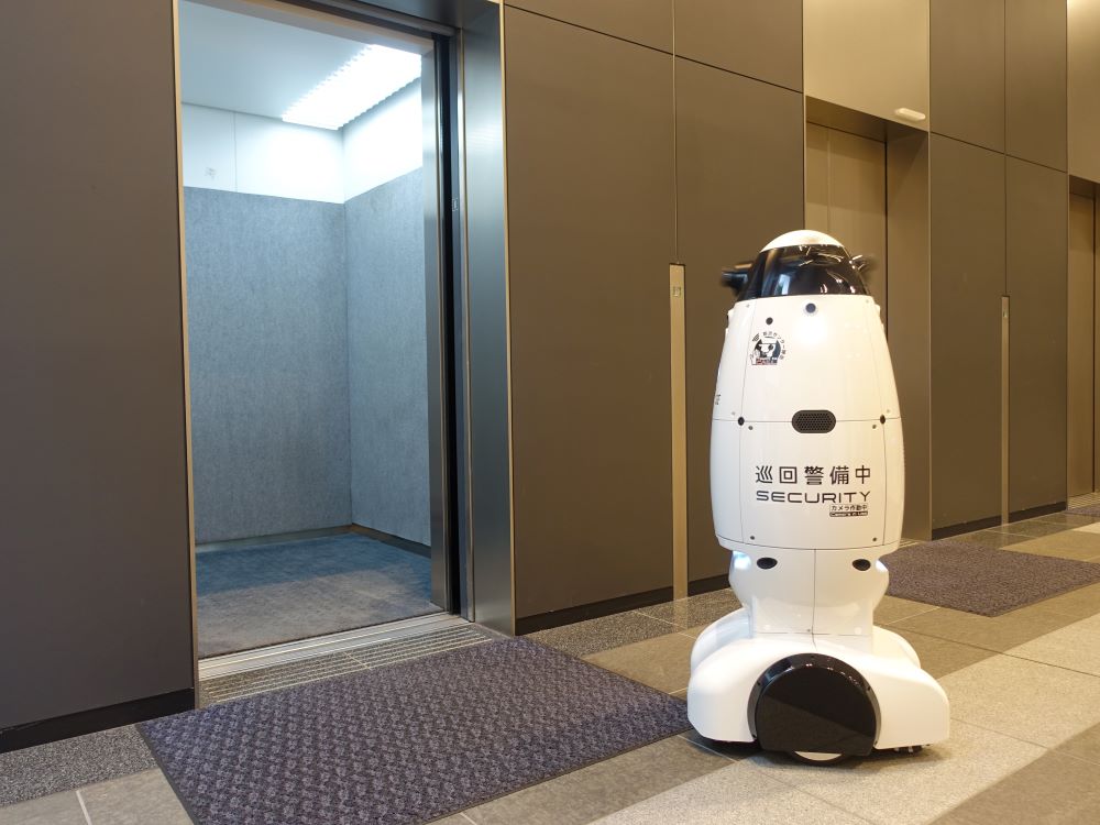 NECネッツエスアイ本社ビルにて 警備ロボット「SQ-2」の本格稼働を開始