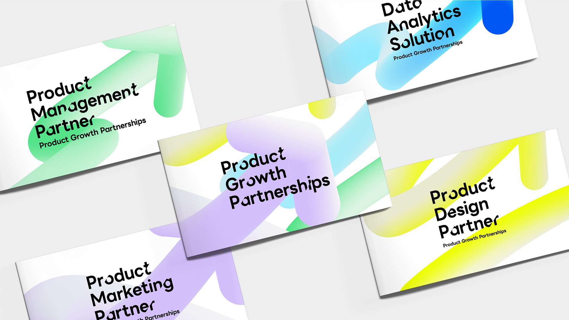 それぞれ資料ペーパーに模されたソリューション群が4つ並んだ中心に「Product Growth Partnerships」が置いてある。