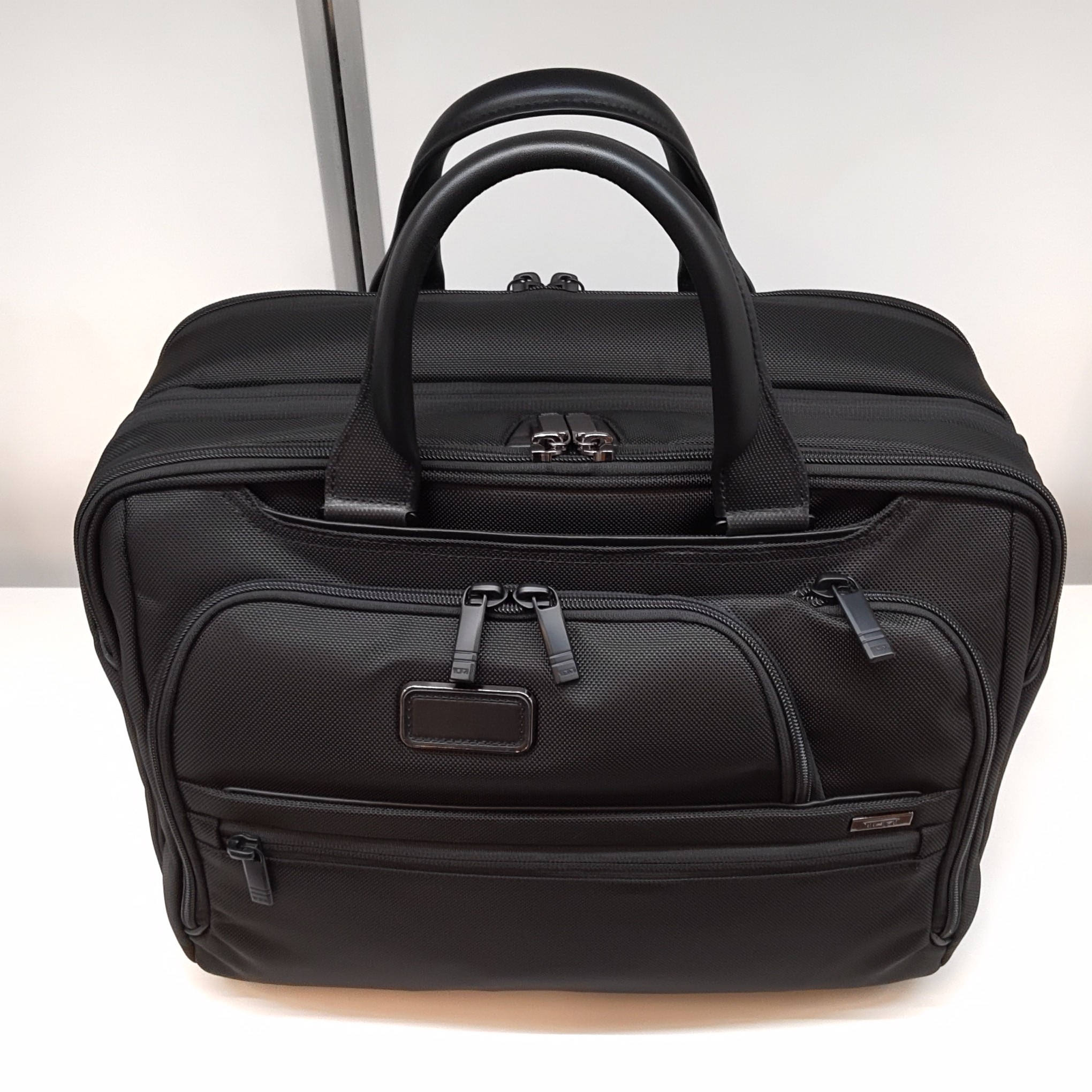 トゥミ ｜ TUMI ALPHA ミディアム・15インチ・エクスパンダブル