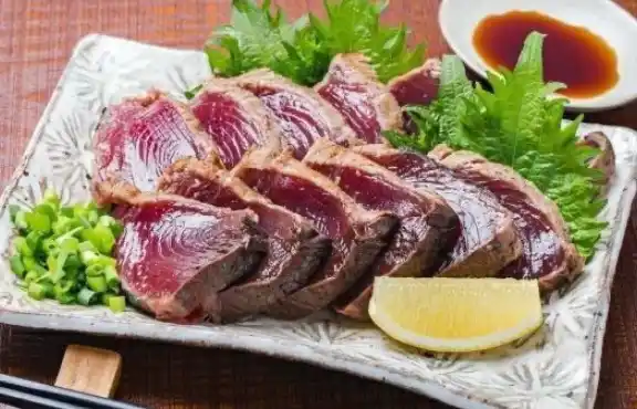 藁焼きかつおたたき