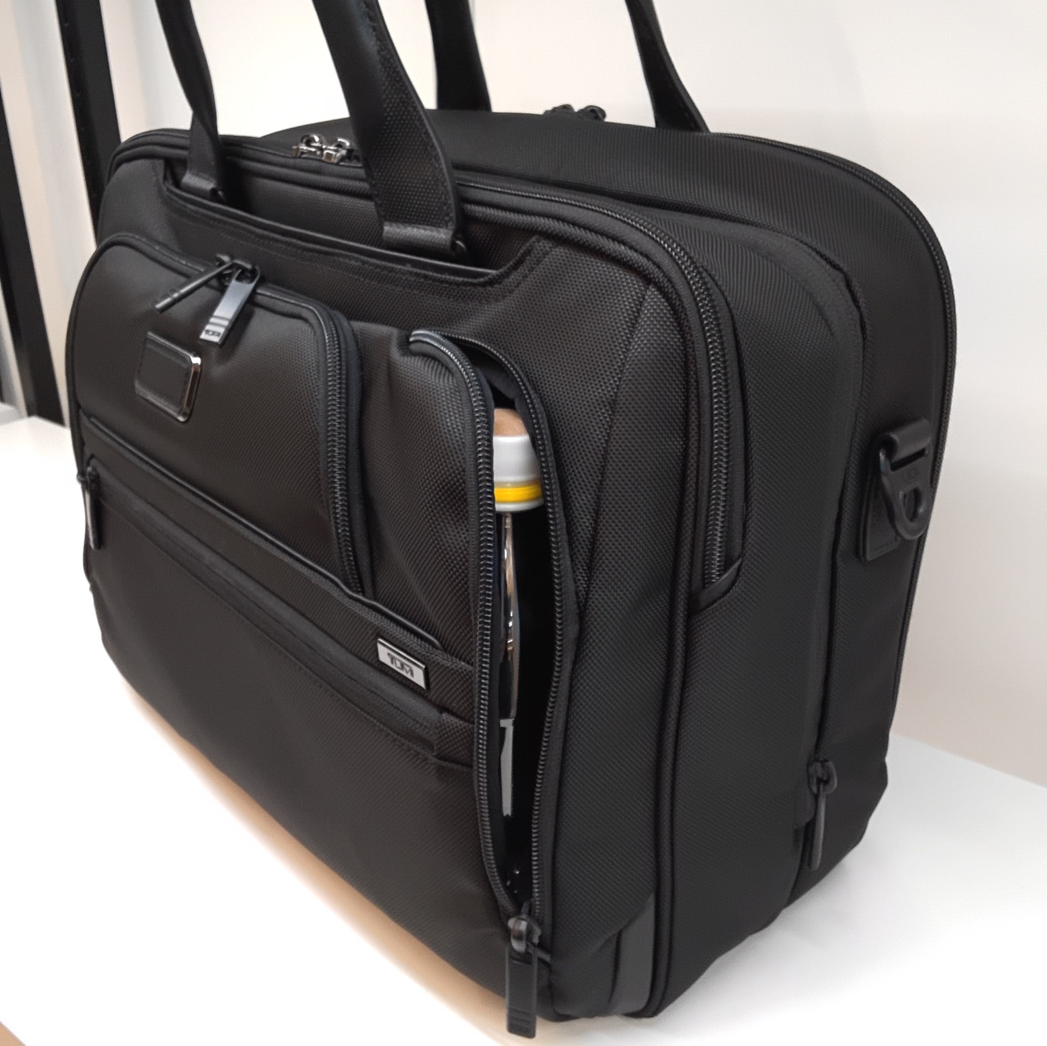 宮*一様 TUMI　エクスパンダブル　ブリーフ TUMI ALPHA (アルファ) エクスパンダブル・オーガナイザー・ブリーフ
