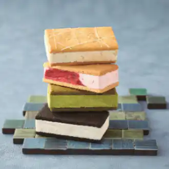 【チーズページ】 8月1日(金)からの新商品のご案内🍍🌴/ 🧀クッキーチーズサンド